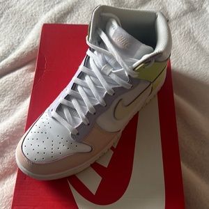 Nike dunk high size 9